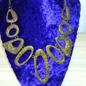 Textured goldtone necklace with lobster clasp
